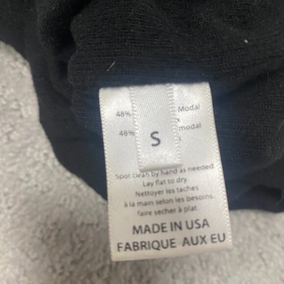 ARE YOU AM I V-NECK TOP - Picture 3 of 4